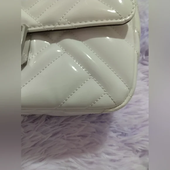 Host Pick✨Micheal Kors Peyton MED shoulder flap optic white bag NewW/Defects - Picture 11 of 17